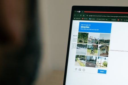 Falso CAPTCHA: cuál es la nueva trampa que usan los ciberdelincuentes para robar contraseñas