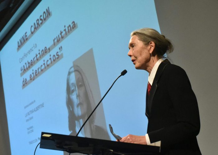 Verónica Zondek sobre Anne Carson: "Nos transporta a zonas insospechadas"