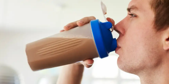 Furor adolescente por los batidos de proteínas: ¿son saludables?
