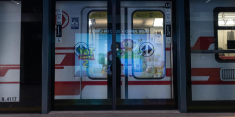 Metro restringe servicio en líneas 1 y 2 en medio de tormenta eléctrica en Santiago