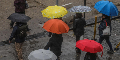 Emiten alerta por lluvias “moderadas a fuertes” para el martes en cinco regiones del país
