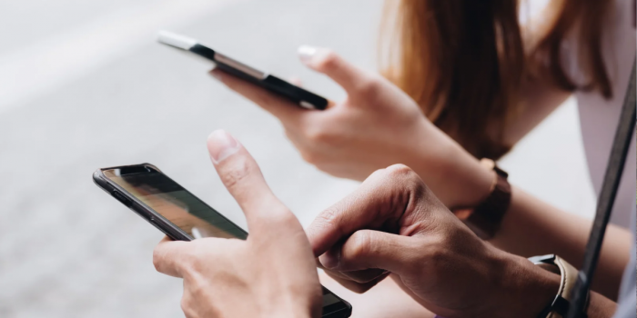 Más países buscan restringir las redes sociales a menores mientras surgen dudas sobre su eficacia