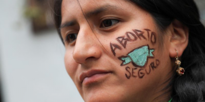 Fallos de registro impiden medir el acceso real al aborto por violación en Ecuador