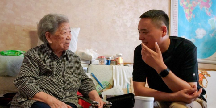 Los hijos temporales que los ancianos contratan en China para combatir la soledad