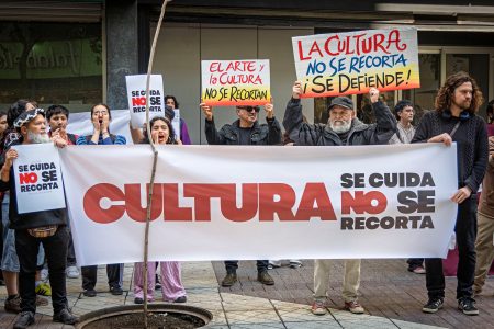 Artistas y trabajadores se manifestaron contra los recortes en cultura para 2027