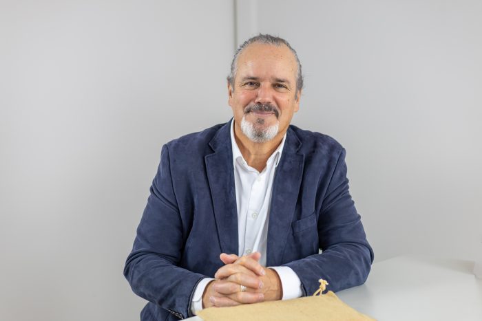 José Miguel Benavente: “El pituto habla de la desconfianza que nos tenemos”