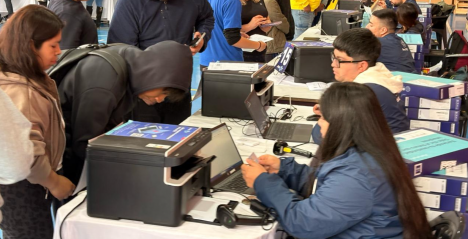 Gobierno quita computadores a estudiantes y lo llama ahorro