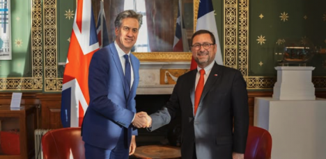 Chile y Reino Unido acuerdan avanzar a un "nuevo nivel de asociación estratégica"