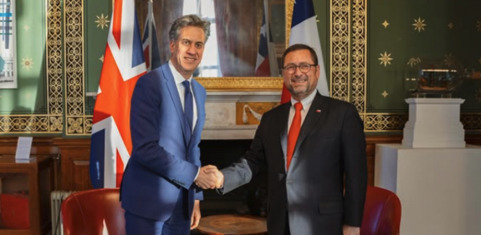 Chile y Reino Unido acuerdan avanzar a un "nuevo nivel de asociación estratégica"
