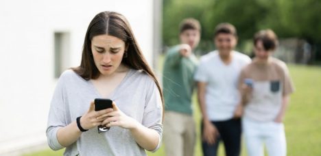Violencia de género digital: del acoso en línea a las amenazas fuera de la pantalla