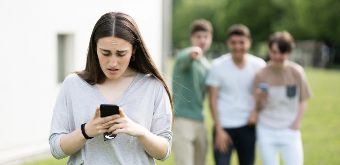 Violencia de género digital: del acoso en línea a las amenazas fuera de la pantalla