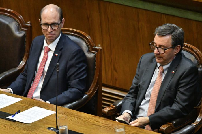 18-O incendió WhatsApp de La Moneda: choque entre Arrau y Barros por llamado a la prudencia