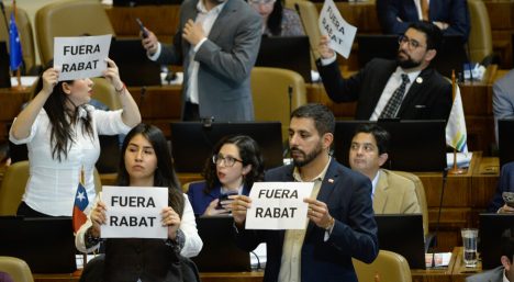 Rabat sale golpeado de la Cámara: piden su renuncia y la de dos subsecretarios