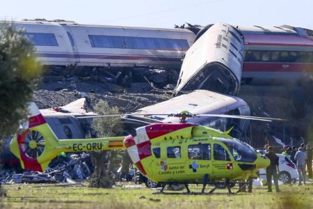 Gobierno de Chile envió condolencias a España tras choque de trenes que dejó al menos 60 muertos