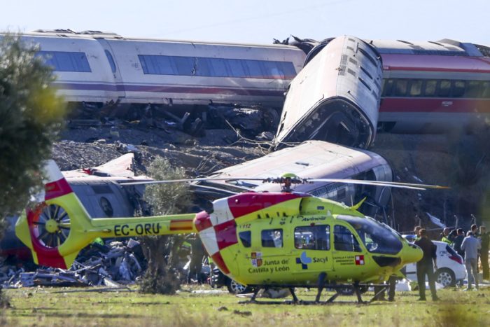 Gobierno de Chile envió condolencias a España tras choque de trenes que dejó al menos 60 muertos