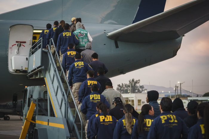 ¿ICE a la chilena? Nuevas facultades para expulsar migrantes abren debate por derechos fundamentales