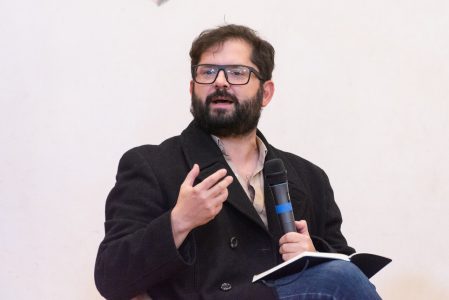 Boric pide a la izquierda mirar más allá de sus filas y recibe respuesta de La Moneda