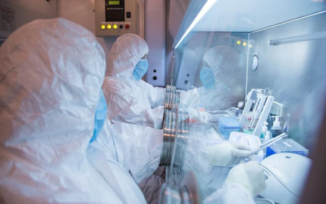 Rusia asegura que situación epidemiológica es "estable" tras incidente que dejó científica muerta