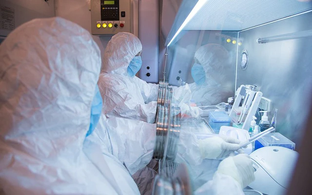 Rusia asegura que situación epidemiológica es "estable" tras incidente que dejó científica muerta