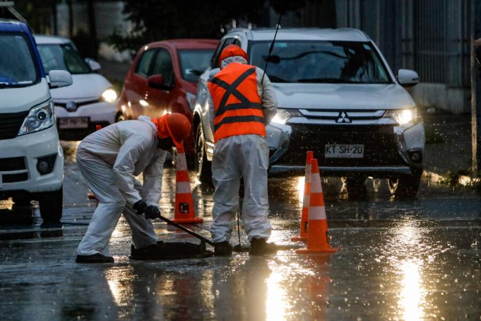 Desborde del Mapocho obliga a evacuar en Talagante: temporal deja 111 albergados en el país