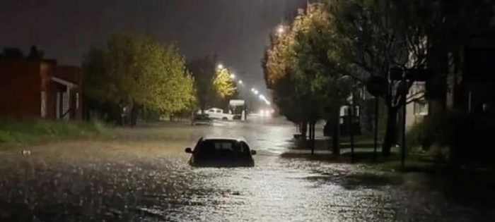 Lluvias en la zona central: cómo revisar la batería del auto y evitar quedar varado