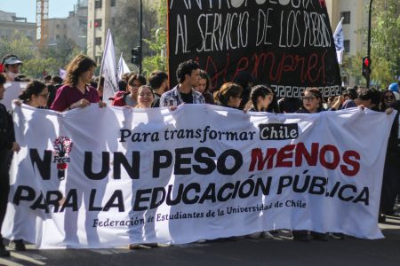 Condena política transversal por agresión a estudiantes UC durante protesta por Presupuesto