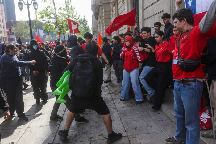 “Inaceptables”: Gobierno reacciona ante denuncia de ataques a estudiantes UC en marcha Confech