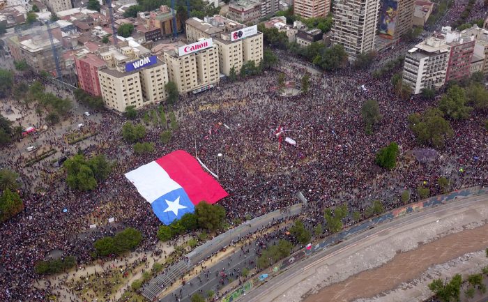Las tareas pendientes del 18-O: cuando la derecha hablaba de desigualdad, abusos y cambios profundos
