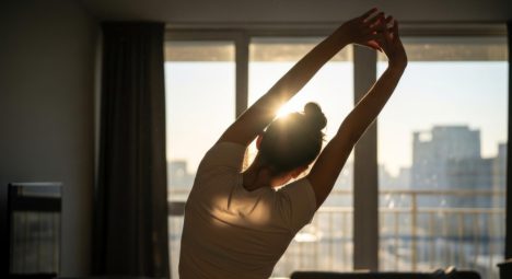 ¿Te cuesta despertar con energía? 4 hábitos sencillos para comenzar mejor el día