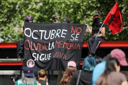 18-O sin marchas autorizadas: ministro Arrau advierte respuesta “con intensidad” ante disturbios
