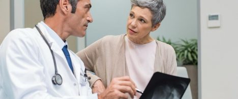 Día Mundial de la Osteoporosis: qué deben saber las mujeres jóvenes para prevenirla