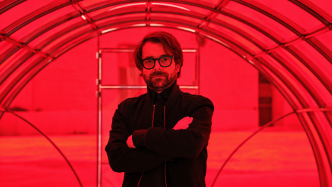 Patrick Hamilton: "La relación entre arte, economía y política es el hilo conductor de mi trabajo"