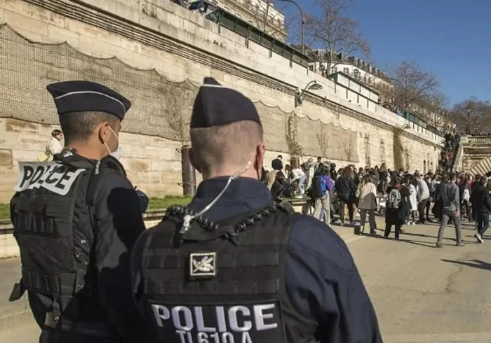 Tiroteo deja un muerto y cuatro heridos cerca de París