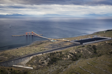 Del carbón al hidrógeno verde: la apuesta por reconvertir el muelle de la Mina Invierno