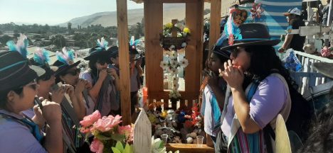 Los santos y difuntos tendrán comida y música andinas en los cementerios rurales